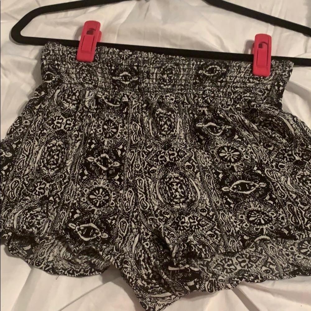 Black and white print LA hearts shorts